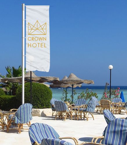 Fahnen & Stoffbanner mit Druck für den Hotel-Außenbereich Fahnen & Stoffbanner mit Druck für den Hotel-Außenbereich