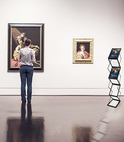 Formschöne Prospektständer für Broschüren und Flyer in Museen & Kultureinrichtungen Formschöne Prospektständer für Broschüren und Flyer in Museen & Kultureinrichtungen