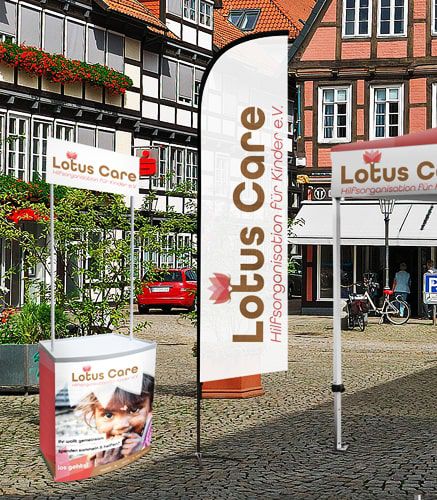 Beachflags – günstige Outdoor-Werbeträger für Hilfsorganisationen Beachflags – günstige Outdoor-Werbeträger für Hilfsorganisationen