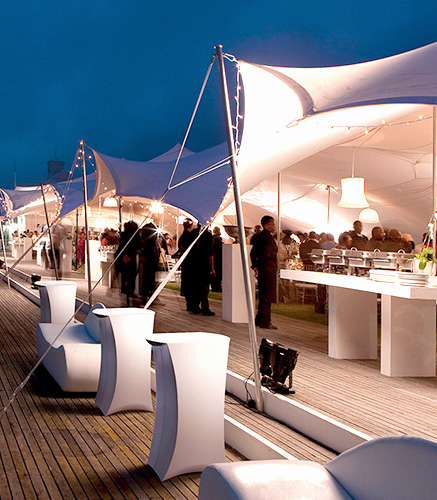 Formschöne Eventmöbel - von faltbaren Pappmöbeln bis hin zu outdoor LED-Möbel  Formschöne Eventmöbel - von faltbaren Pappmöbeln bis hin zu outdoor LED-Möbel